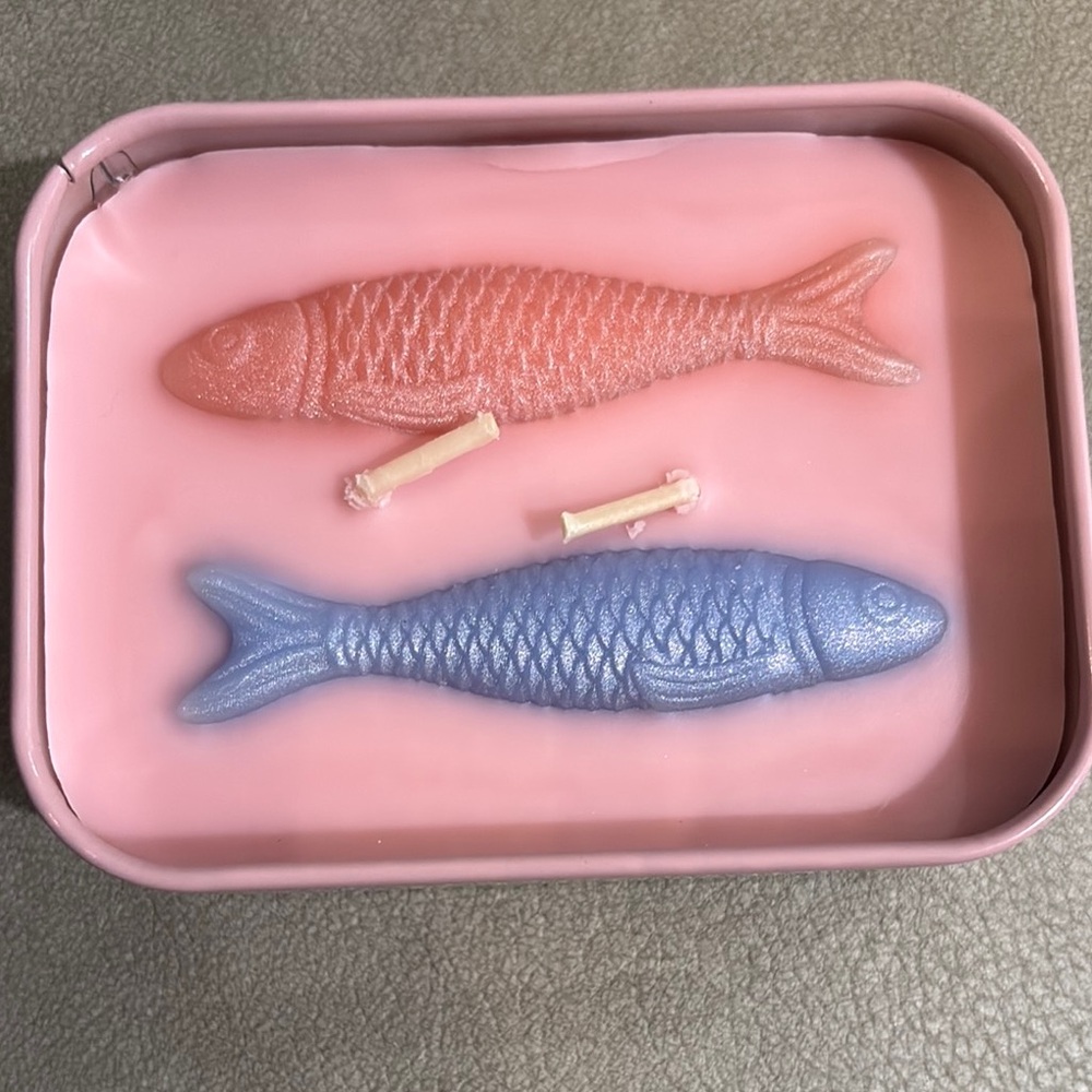 Pink and Blue Retro Sardine Tin Candle - Picture 3 of 4